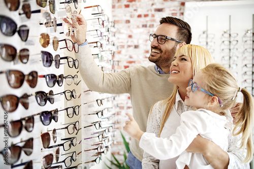 Test visual: Aprende a identificar si necesitas gafas o lentillas para presbicia, miopía o hipermetropía
