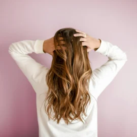 Cómo reparar el cabello tras el verano: sol, cloro y sal