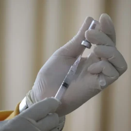 Vacuna de la gripe 2026-2027: quién debe vacunarse, cuándo empieza en Castilla y León y cómo llegar preparado