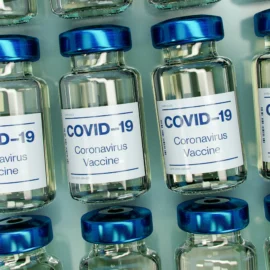 Vacuna de la gripe y del covid a la vez: quién puede ponerse las dos